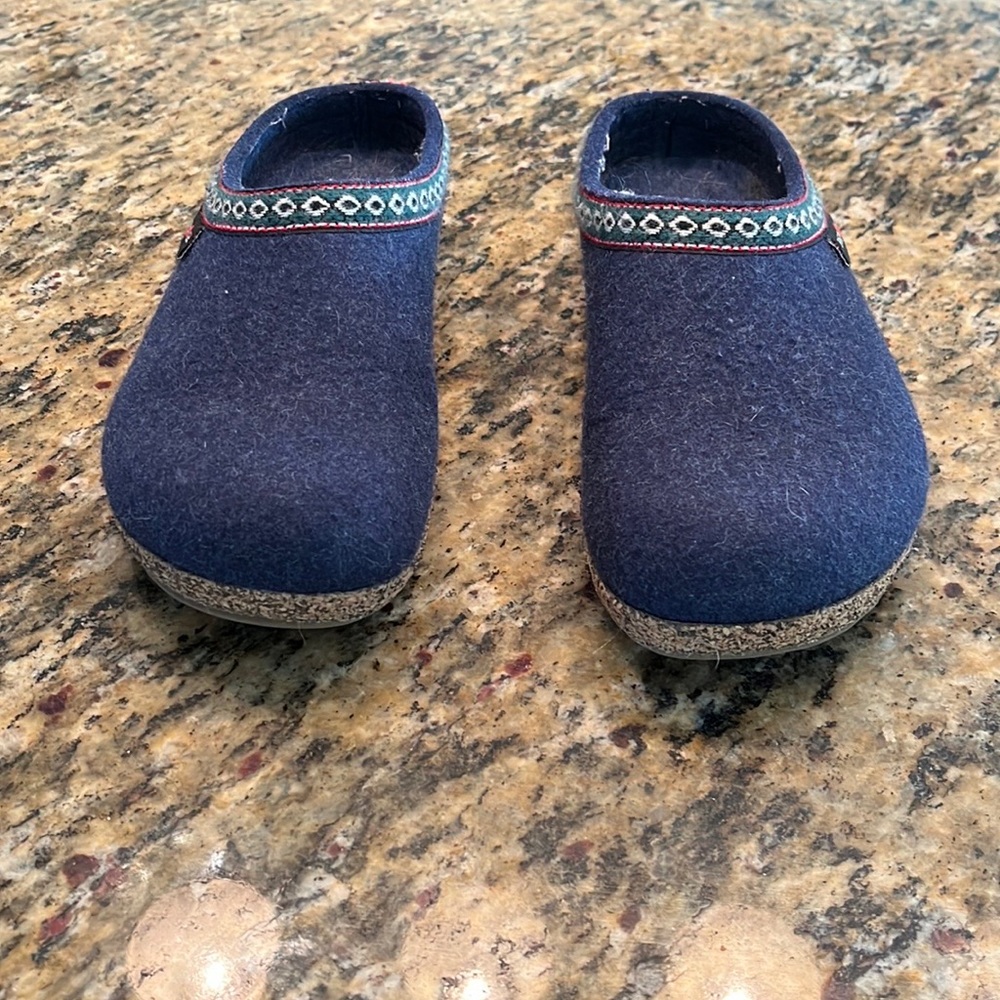 Haflinger felt clogs